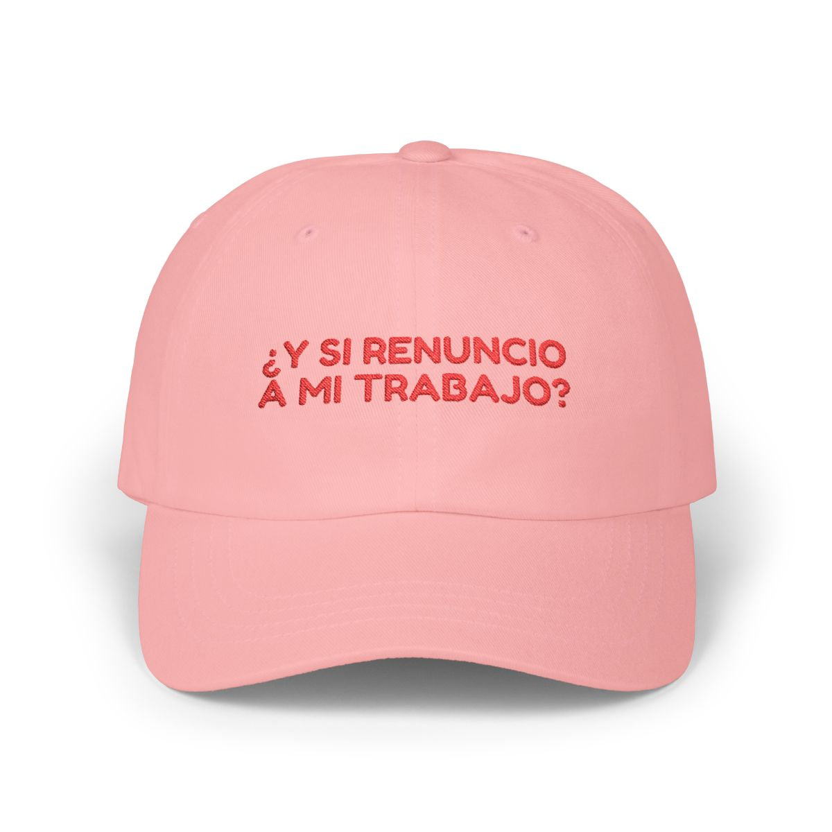 Pink dad cap with red “¿Y si renuncio a mi trabajo?” embroidery on a white background.