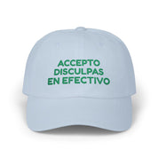 Light blue dad cap with green “Accepto disculpas en efectivo” embroidery on a white background.
