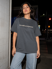 Lifestyle editorial photo — No Confío en el Proceso T-Shirt, Faded Navy
